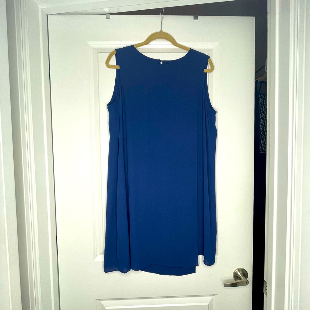 BCBG MAXAZRIA flowy dress
